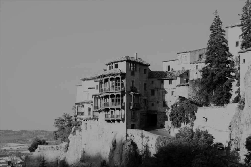 Vista casas colgantes Cuenca nuestra historia